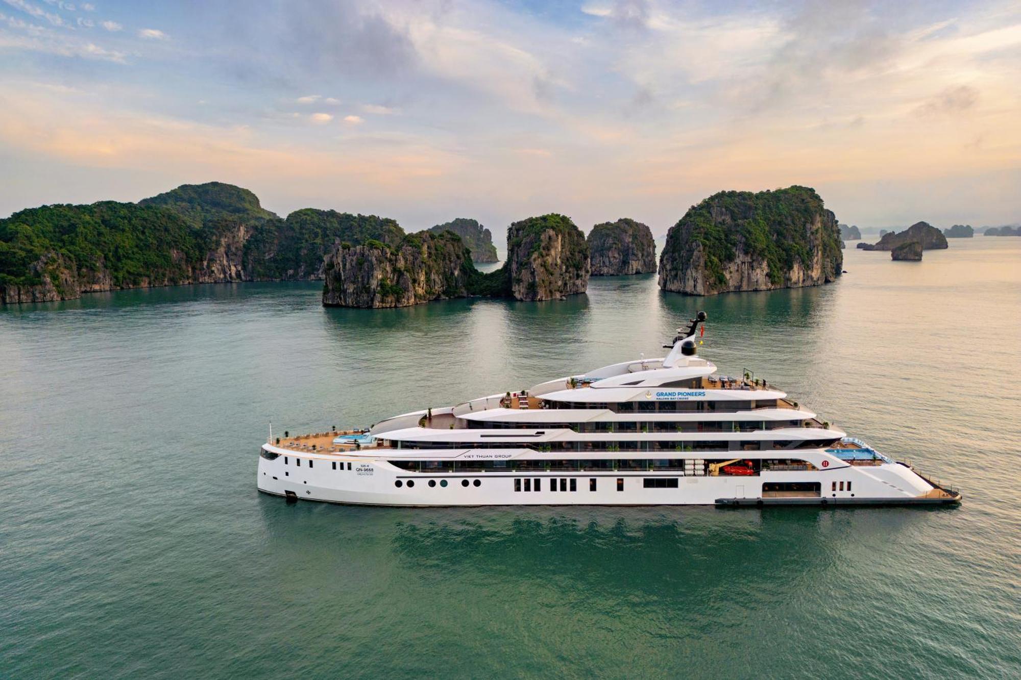 Grand Pioneers Halong Bay Cruise 2 Hotel Hạ Long Ngoại thất bức ảnh